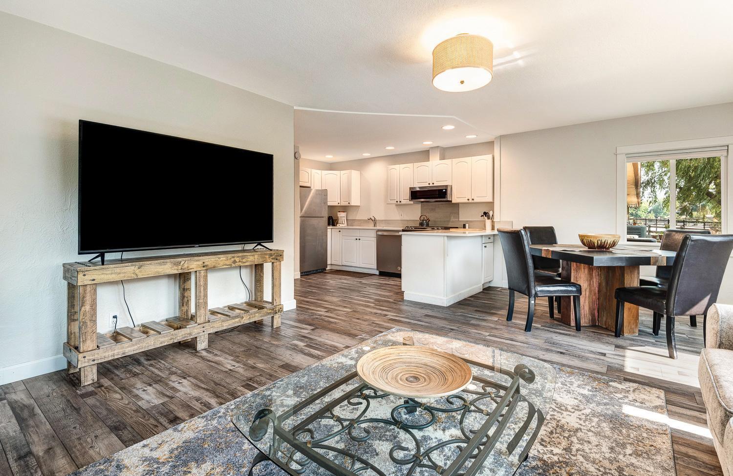 Bend Riverside Condos Near Downtown Бенд Номер фото